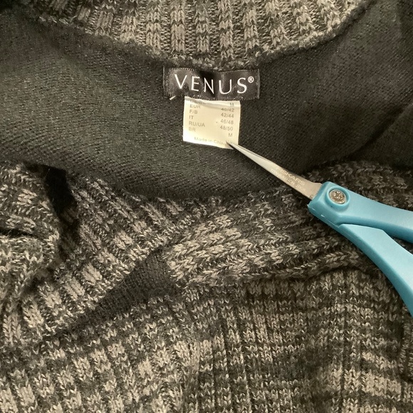 Venus Classic Sweater Medium - Picture 6 of 12